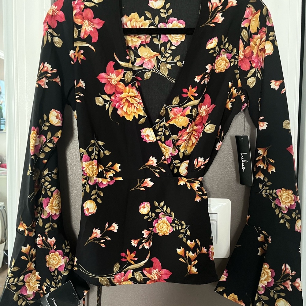 Lulu’s floral wrap top